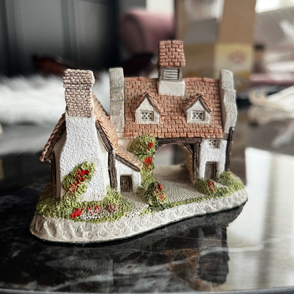 Charming Miniature Cottage Figurine